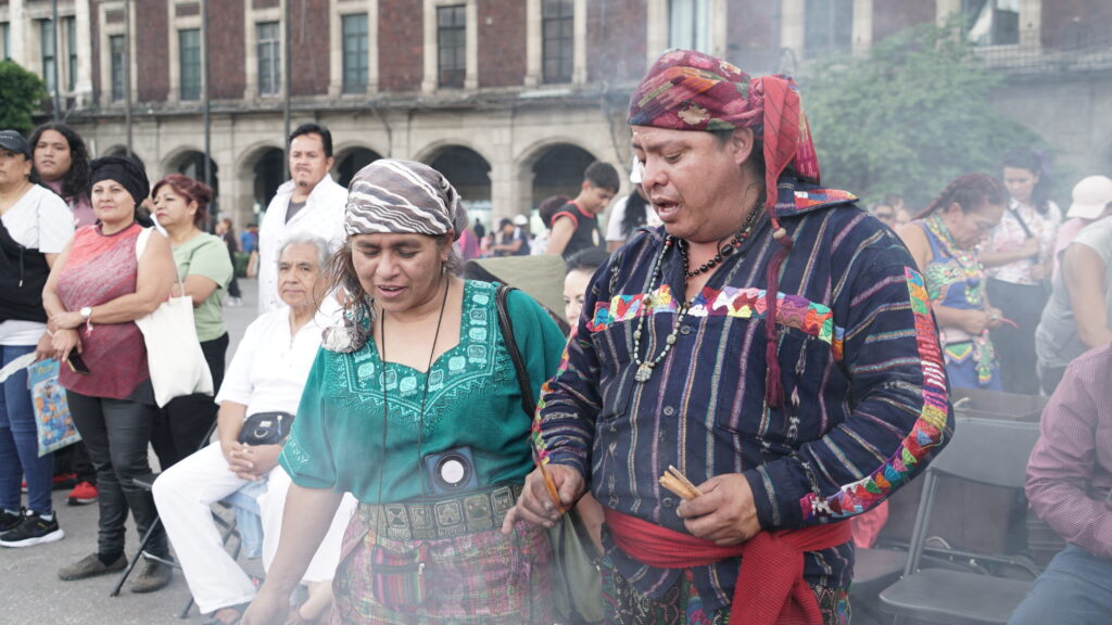 El tat gerardo Luna quien acompaño la Ceremonia Mexica delCalendario y del Fuego